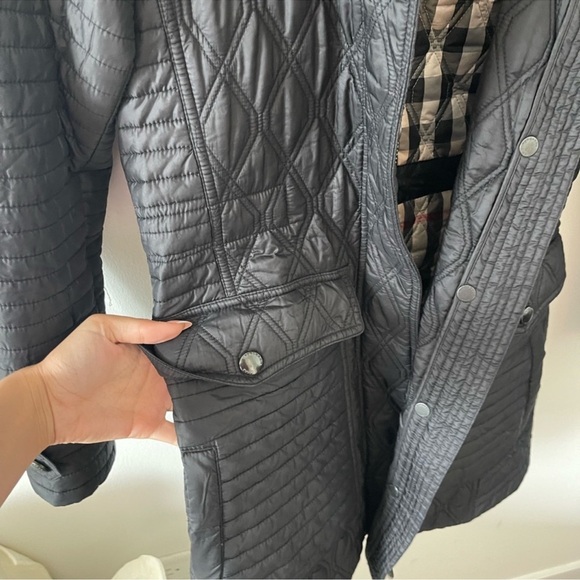 Burberry Black Quilted Puffer Jacket - Picture 4 of 11